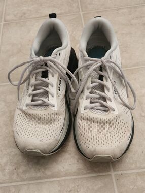 Brooks Trace 3 White, Grey and Black Men's Running Sneakers